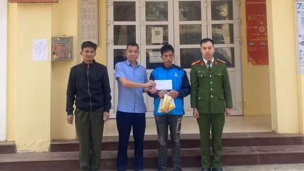 Hình ảnh đẹp cứu người trong lúc hoạn nạn
