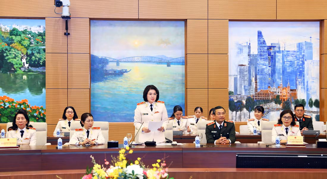 Chủ tịch Quốc hội gặp mặt Đoàn đại biểu phụ nữ Bộ Công an -0