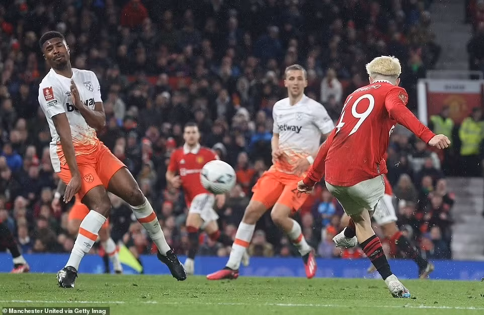 Lội ngược dòng kinh điển, Man Utd vào tứ kết Cup FA -0