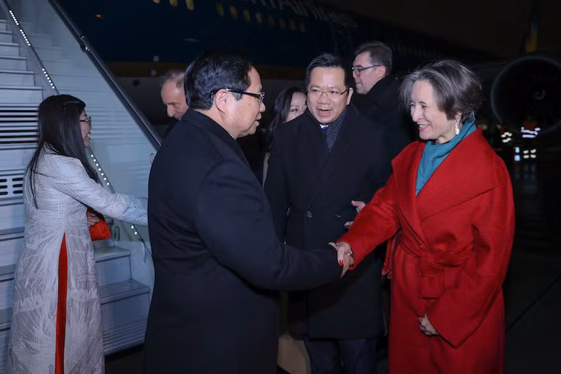 Thủ tướng Phạm Minh Chính và Phu nhân tới Warsaw bắt đầu thăm chính thức Cộng hoà Ba Lan -0