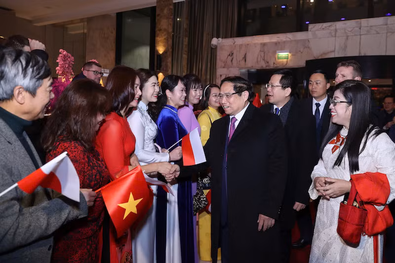 Thủ tướng Phạm Minh Chính và Phu nhân tới Warsaw bắt đầu thăm chính thức Cộng hoà Ba Lan -0