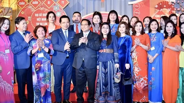Thủ tướng Phạm Minh Chính và Phu nhân dự chương trình Xuân Quê hương Ất Tỵ 2025 tại Ba Lan