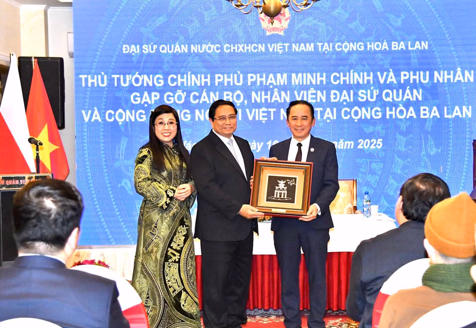 Thủ tướng Phạm Minh Chính và Phu nhân gặp gỡ cộng đồng người Việt Nam tại Cộng hoà Ba Lan -0