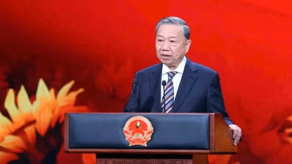 “Sống trong lòng dân” để hết lòng "Vì nước quên thân, vì dân phục vụ"