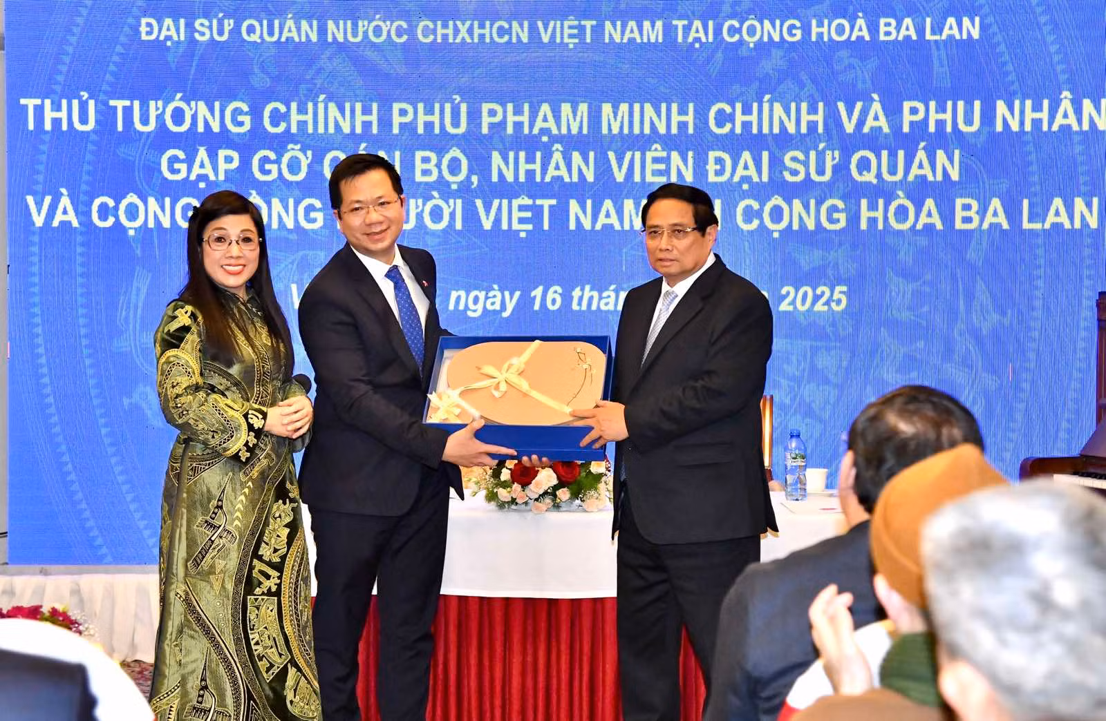 Thủ tướng Phạm Minh Chính và Phu nhân gặp gỡ cộng đồng người Việt Nam tại Cộng hoà Ba Lan -0