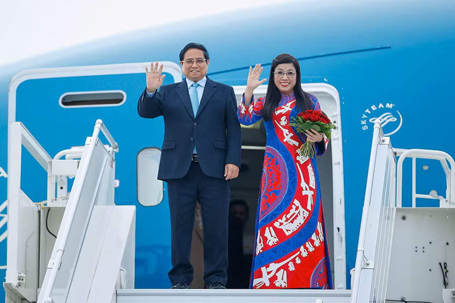 Thủ tướng Phạm Minh Chính và Phu nhân tới Praha, bắt đầu thăm chính thức Cộng hoà Czech -0