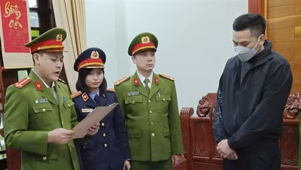 Giám đốc câu kết với kế toán mua bán trái phép trăm tỷ tiền hóa đơn