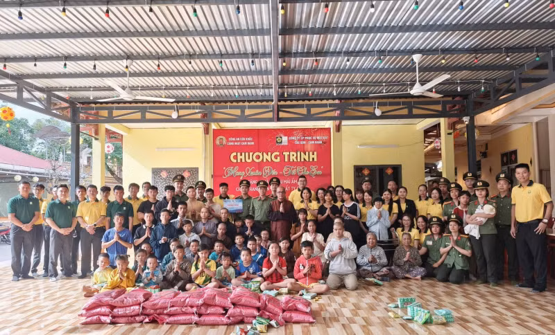 Đem yêu thương sẻ chia -0