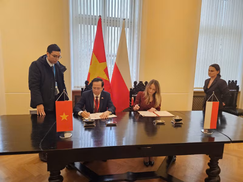 Thủ tướng Phạm Minh Chính và Phu nhân gặp gỡ cộng đồng người Việt Nam tại Cộng hoà Ba Lan -0