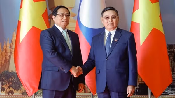 Thủ tướng Phạm Minh Chính hội kiến Chủ tịch Quốc hội Lào