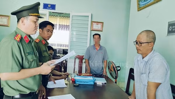 Khởi tố vụ án tổ chức xuất cảnh trái phép