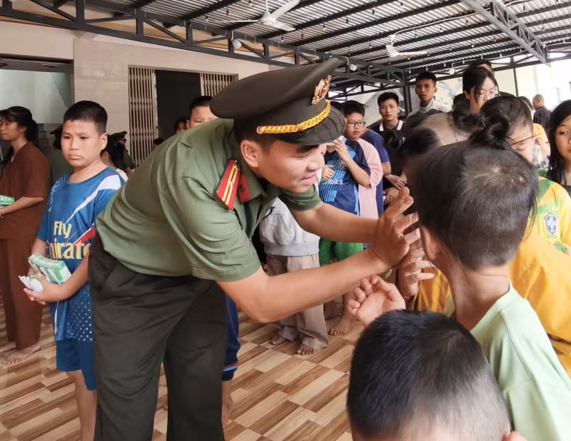 Đem yêu thương sẻ chia -0