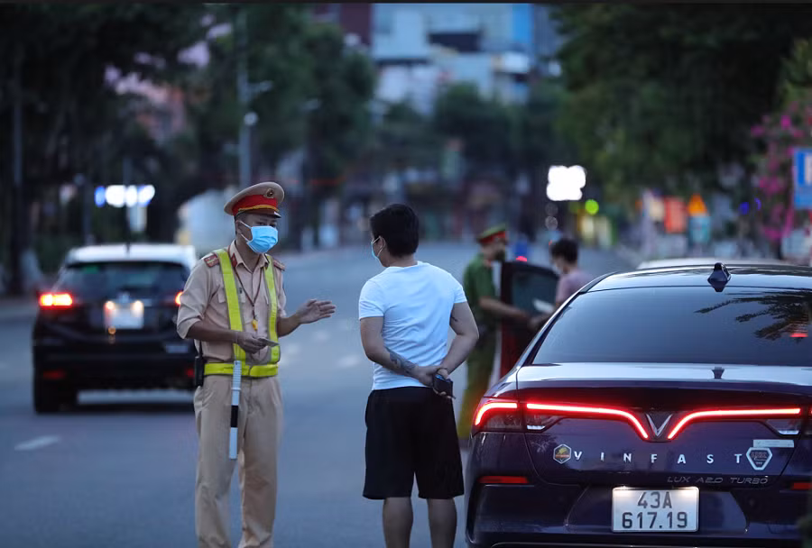 Đà Nẵng tăng cường dẹp loạn “giấy thông hành” -0
