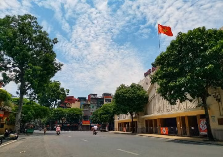 Nắng nóng diện rộng ở khắp các khu vực, miền Nam có mưa rào và giông -0