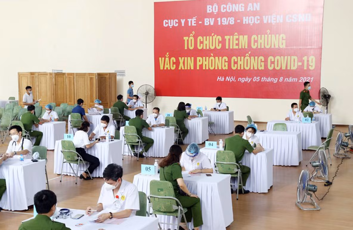 Thứ trưởng Nguyễn Văn Sơn kiểm tra công tác tiêm vaccine tại các Học viện, Bệnh viện Bộ Công an -0