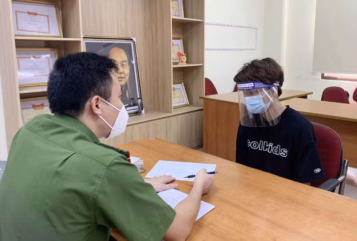 Lừa nhận gói bảo hiểm, chiếm đoạt hơn 1 tỷ đồng -0