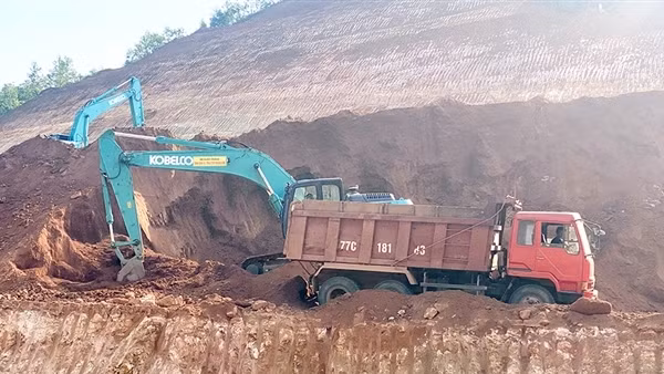 Nhiều khó khăn, vướng mắc trong thi công cao tốc Bắc - Nam tại Bình Định