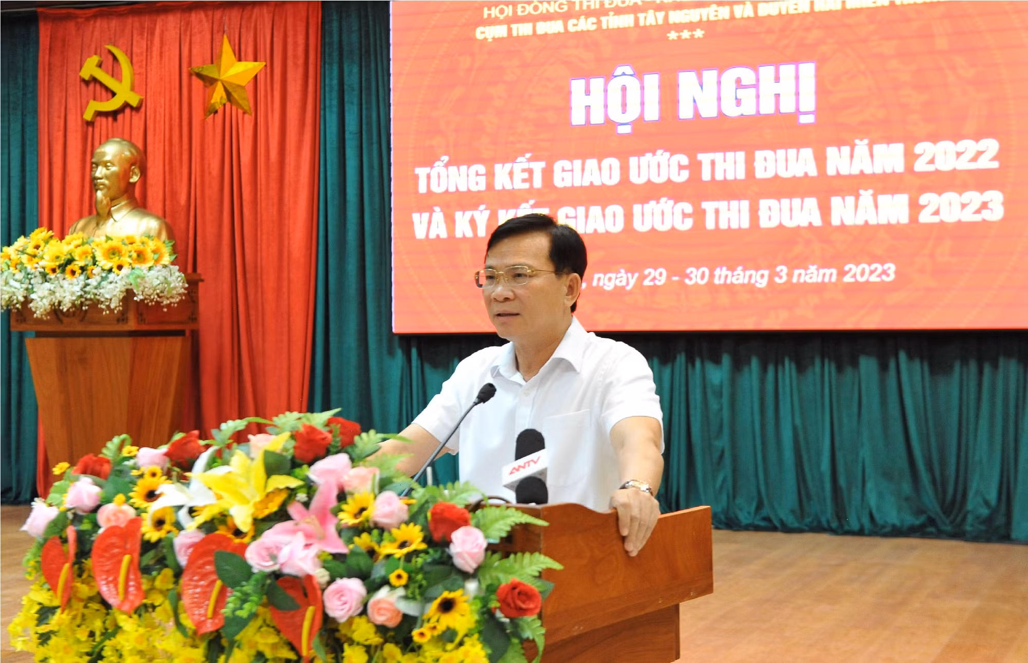 Cụm thi đua các tỉnh Tây Nguyên và Duyên hải miền Trung: Quan tâm khen thưởng nhân tố mới -1
