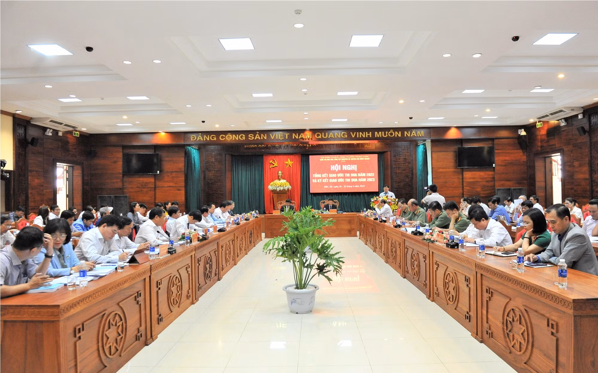 Cụm thi đua các tỉnh Tây Nguyên và Duyên hải miền Trung: Quan tâm khen thưởng nhân tố mới -0