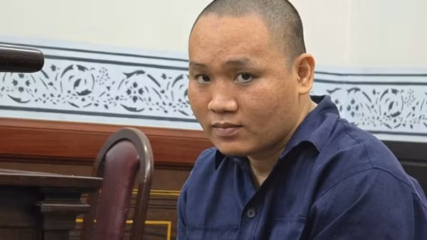 Con nghiện đâm Cảnh sát khu vực trọng thương, lãnh án 14 năm tù