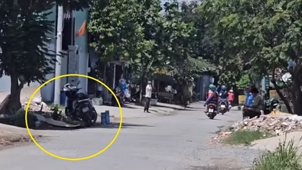Người đàn ông loạng choạng tay lái ngã xuống đường tử vong