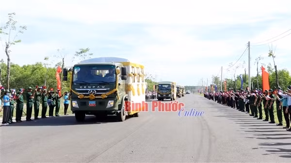 Bàn giao 49 hài cốt liệt sĩ Lực lượng vũ trang đoàn kết cứu nước Campuchia