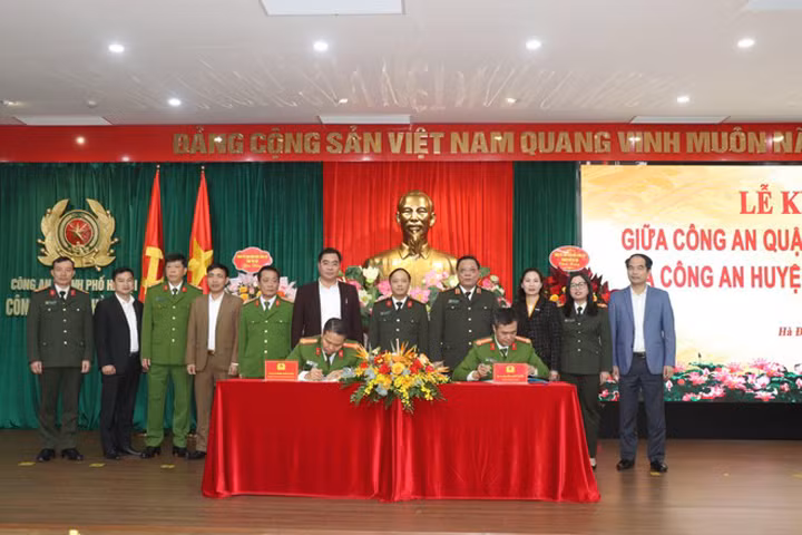 Tiếp tục nỗ lực lập chiến công, xứng đáng với niềm tin yêu của Nhân dân 2 địa phương -0