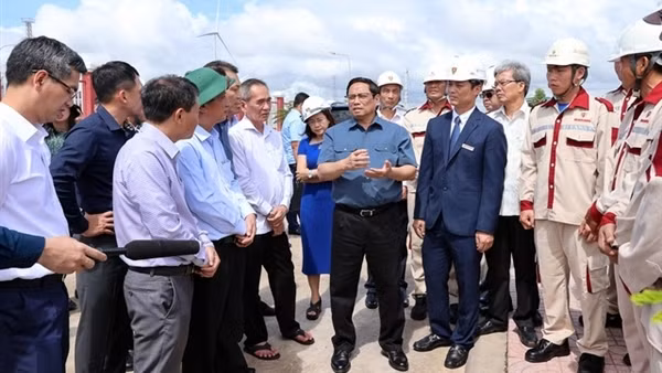 Thủ tướng: Cần tính toán, đàm phán lại giá điện gió, điện mặt trời