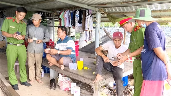 Đưa chuyển đổi số đến với người dân xứ biển