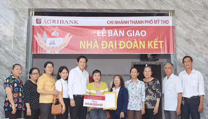 Agribank Mỹ Tho bàn giao 3 nhà đại đoàn kết cho hộ nghèo -0