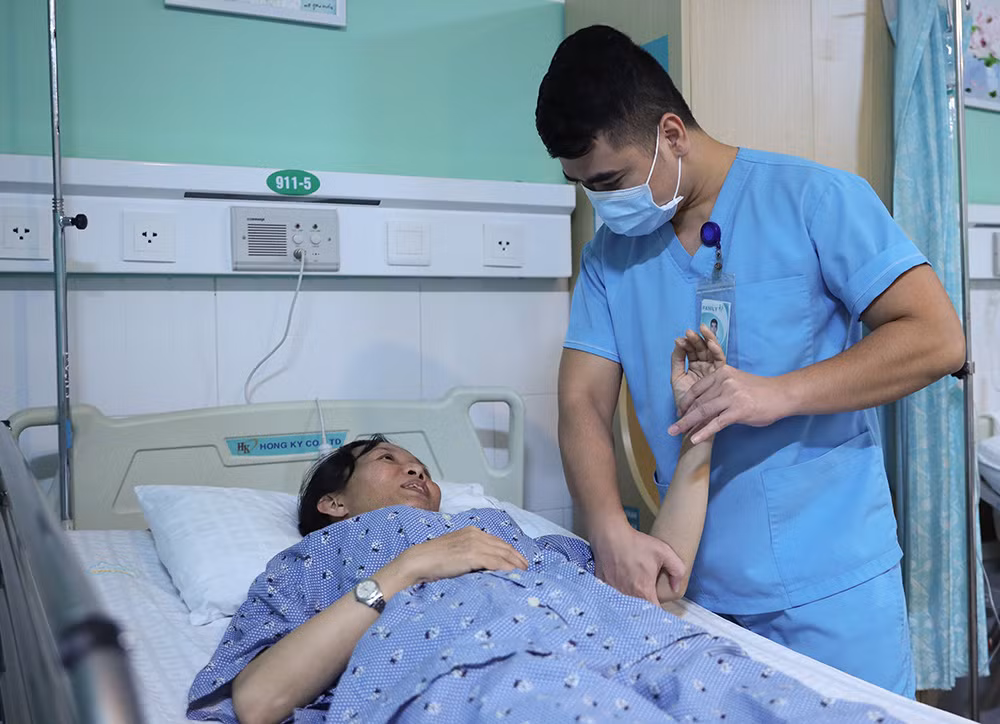 Bệnh viện Gia Đình: Phát triển kỹ thuật nội soi khớp, phục hồi vận động cho người bệnh gặp chấn thương -0