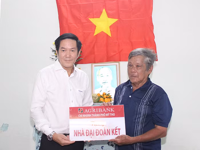 Agribank Mỹ Tho bàn giao 3 nhà đại đoàn kết cho hộ nghèo -1
