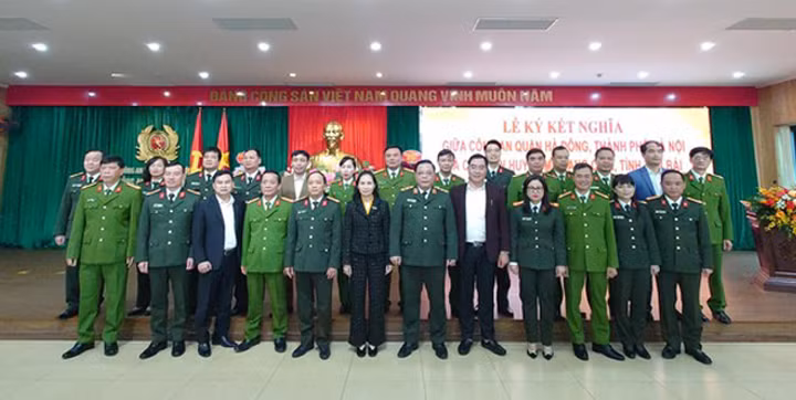 Tiếp tục nỗ lực lập chiến công, xứng đáng với niềm tin yêu của Nhân dân 2 địa phương -0