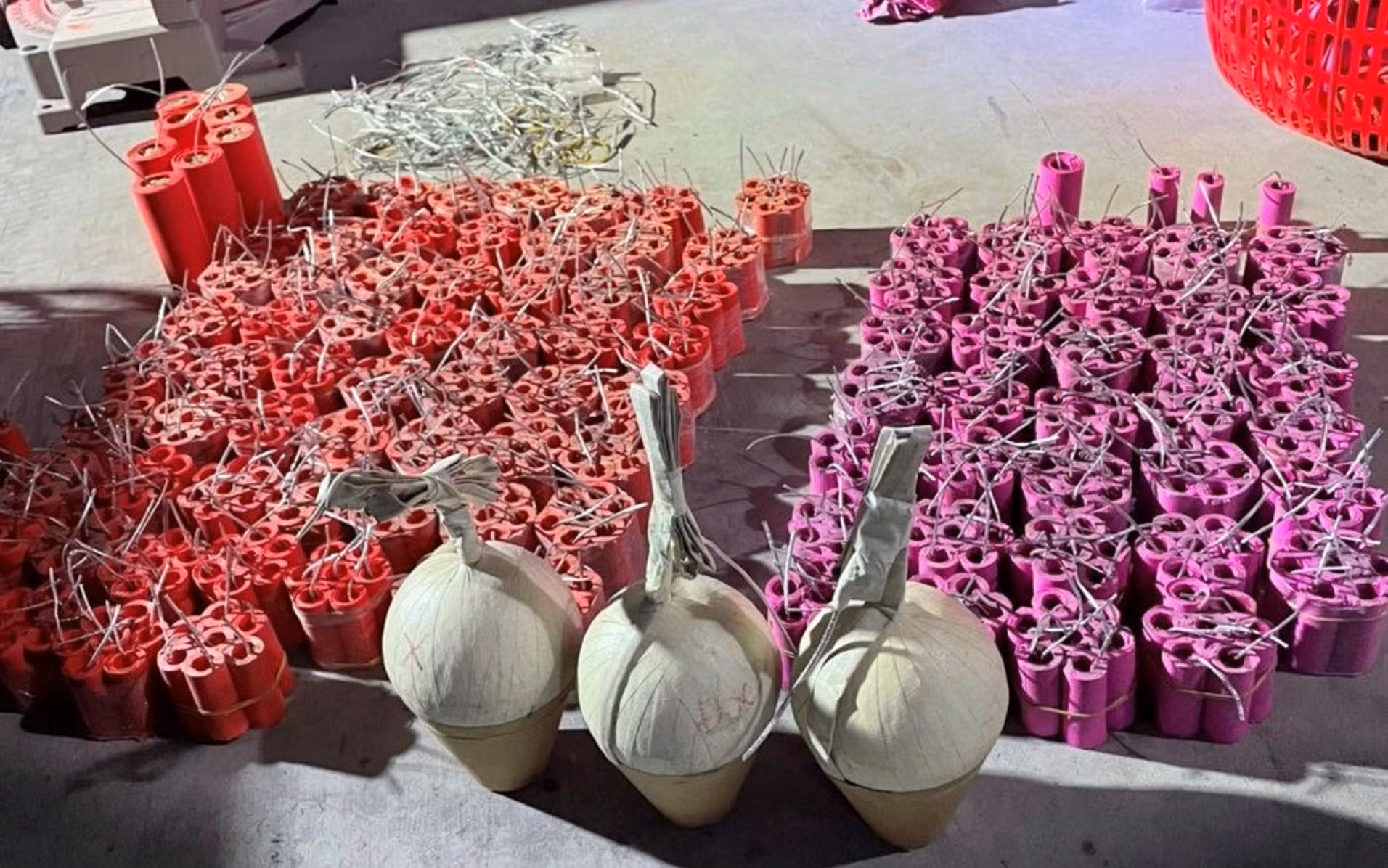 Bắt thợ cơ khí sản xuất pháo nổ đón tết -0