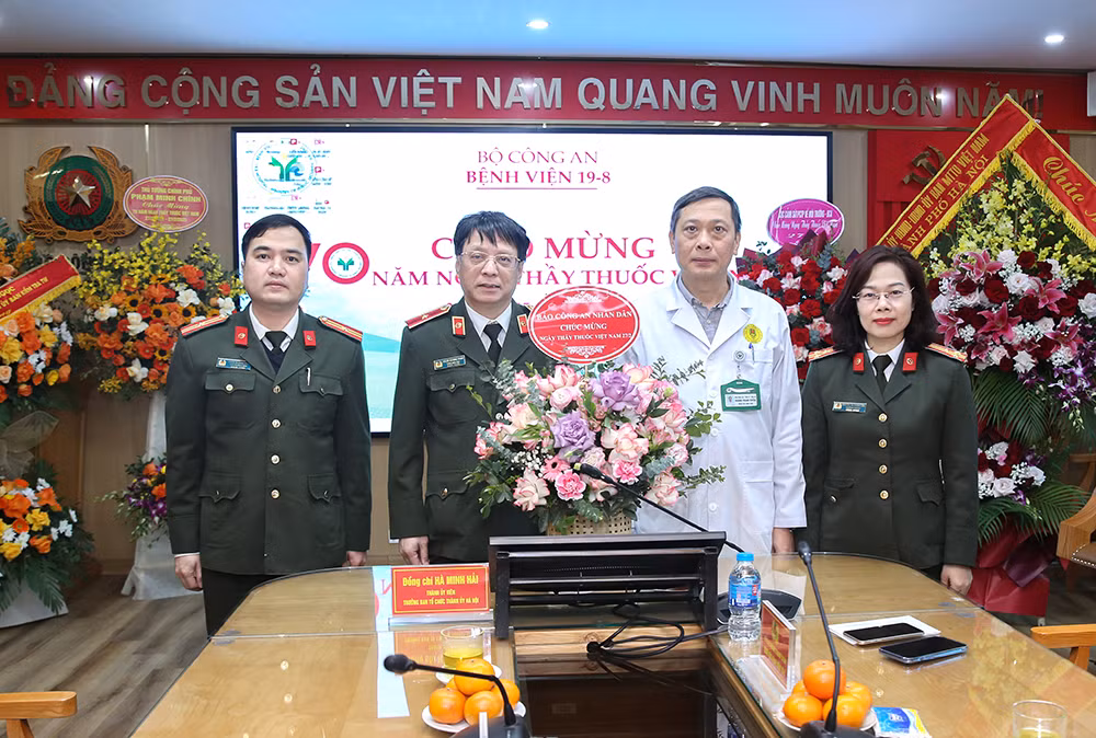 Báo CAND chúc mừng Bệnh viện 19-8 -0
