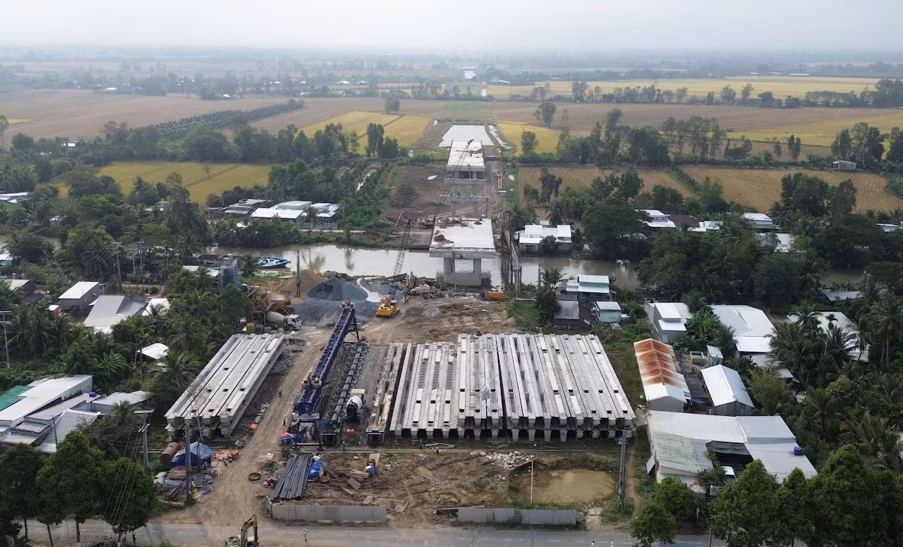 Đẩy nhanh tiến độ thi công các cao tốc ở miền Tây -0