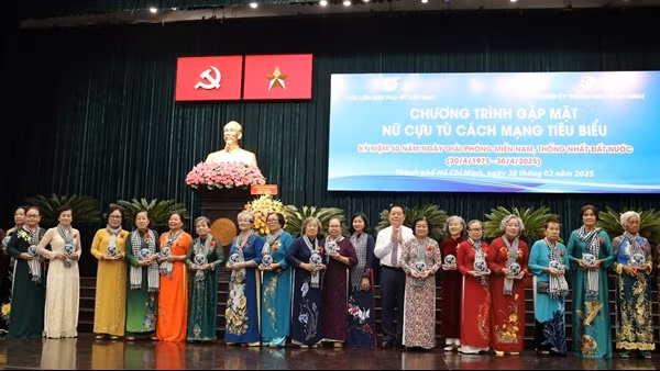Gặp mặt và tri ân các nữ cựu tù cách mạng tiêu biểu phía Nam