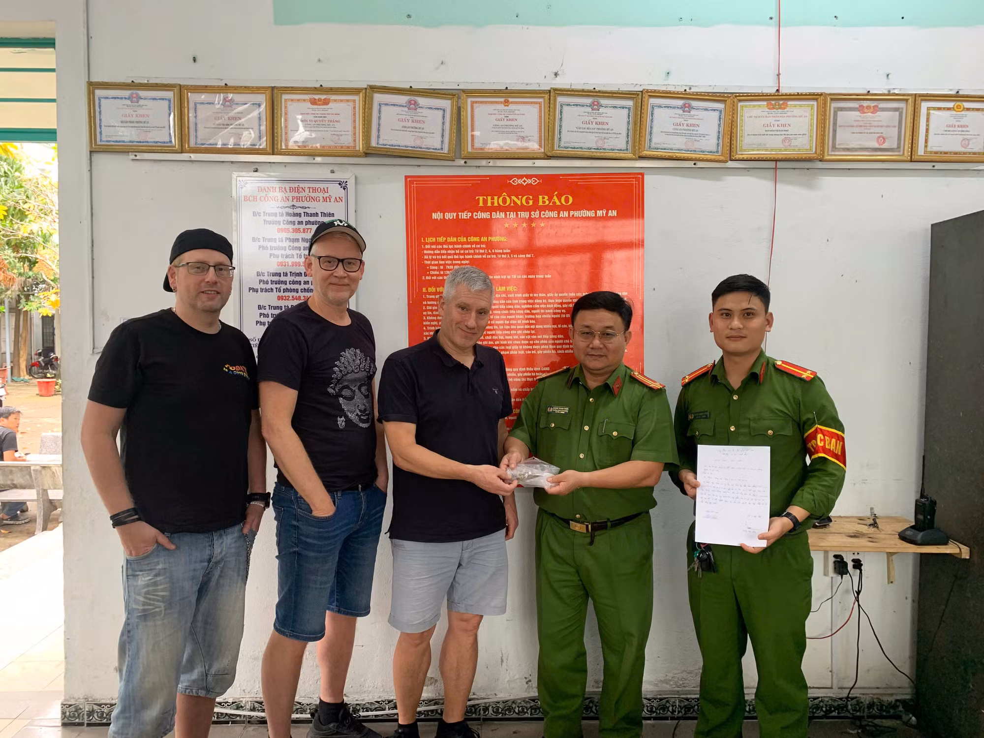  Khi anh Tây ủng hộ toàn dân giao nộp và đấu tranh, xử lý tội phạm, vi phạm pháp luật liên quan đến vũ khí, vật liệu nổ -0