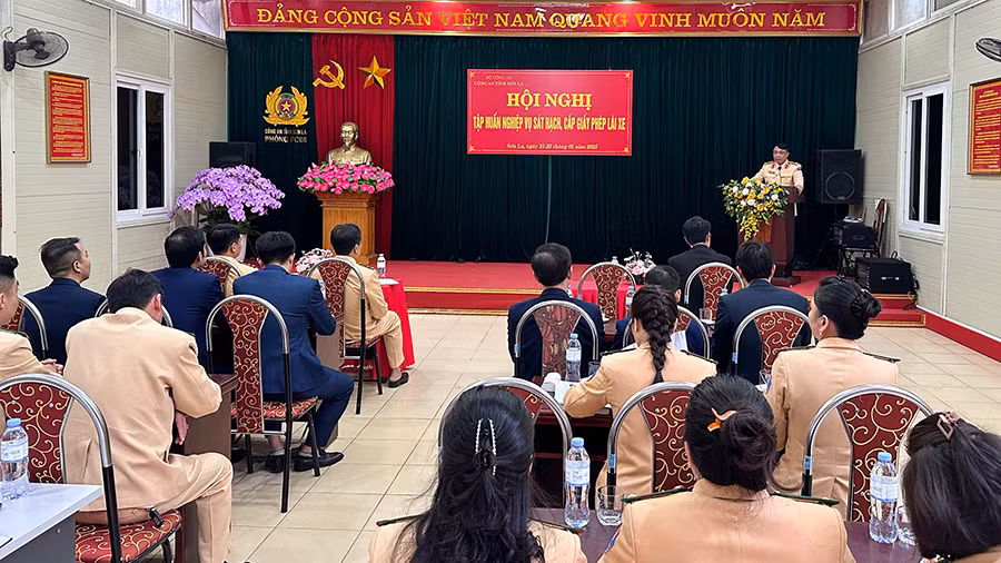 Tập huấn nhiệm vụ sát hạch viên cho CSGT -0