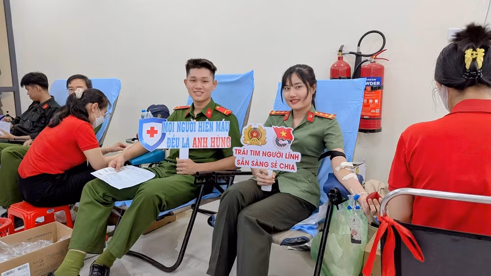 Công an tỉnh An Giang tổ chức Ngày hội Xuân Hồng năm 2025 -0