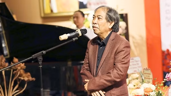 Về chất thơ siêu thực và hậu hiện đại trong thơ Nguyễn Quang Thiều