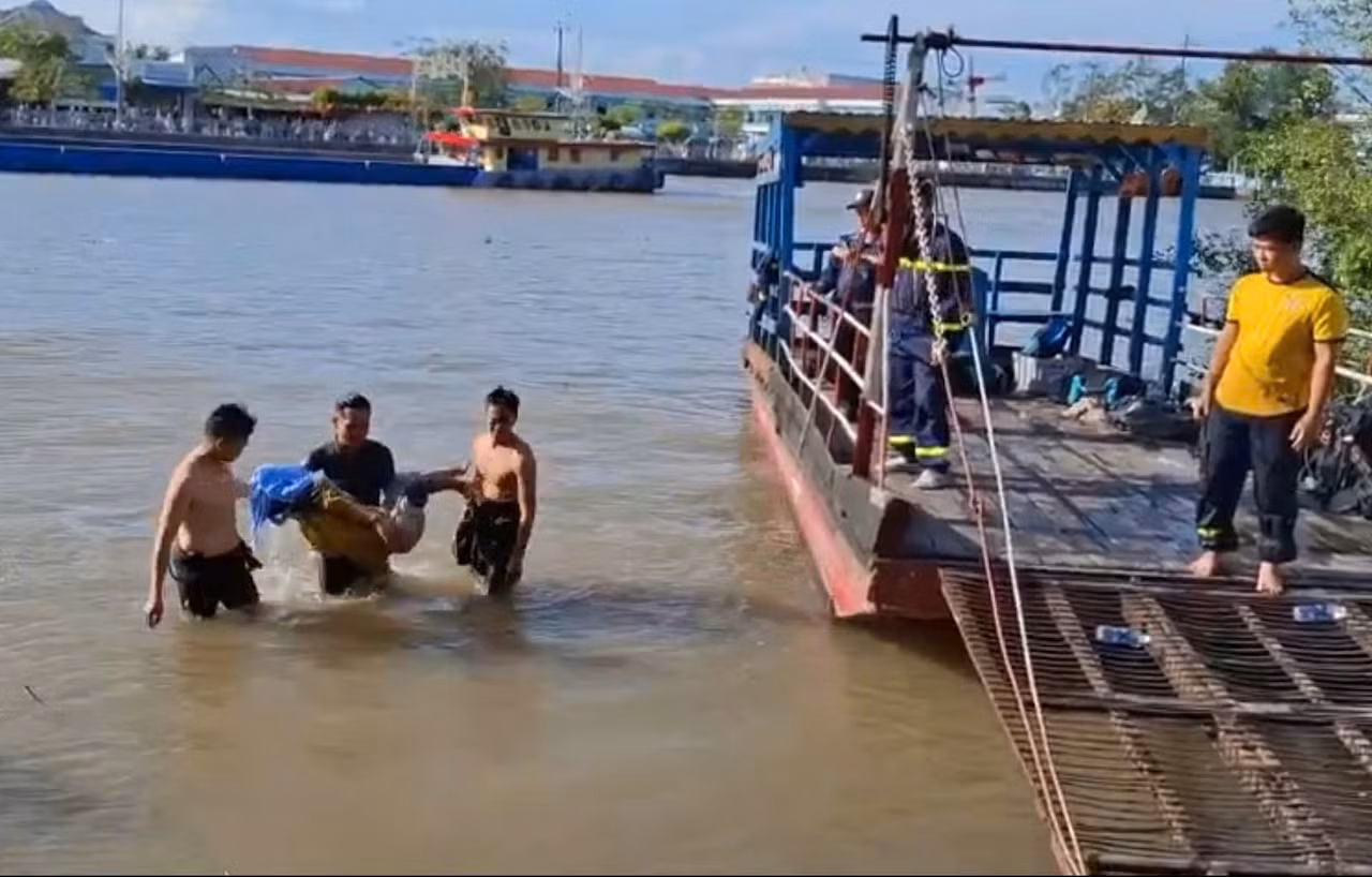 người bị nạn đã được tìm thấy cách hiện trường khoảng 30 mét..jpeg -0