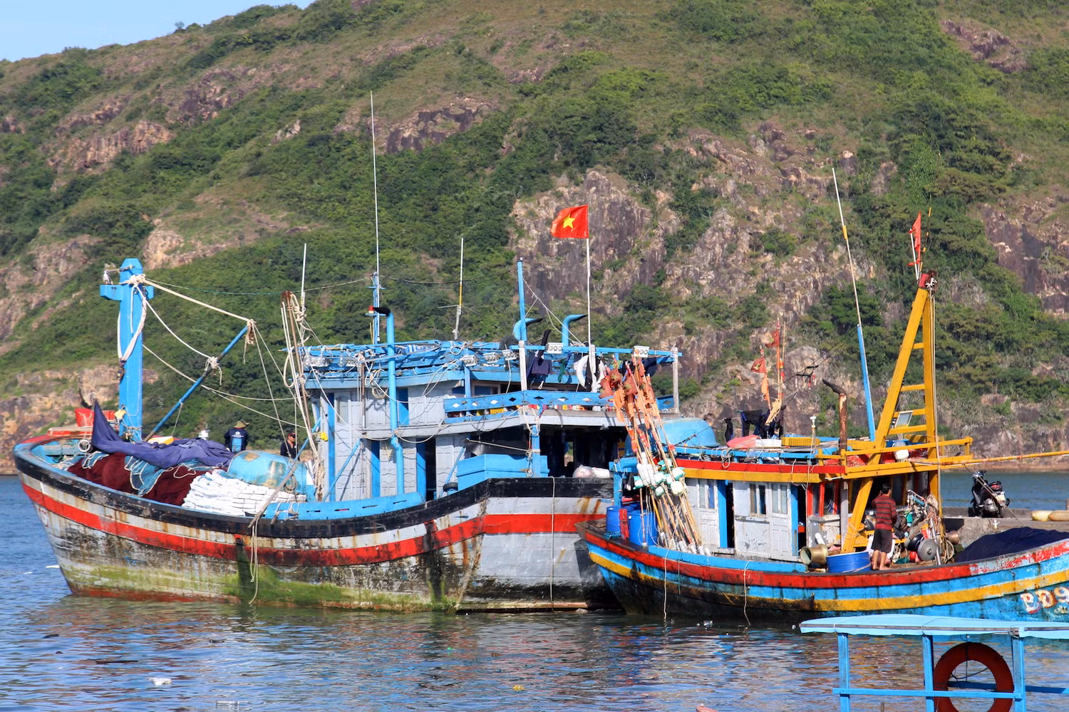 Bình Định: 2 thuyền viên rơi xuống biển, mất tích -0
