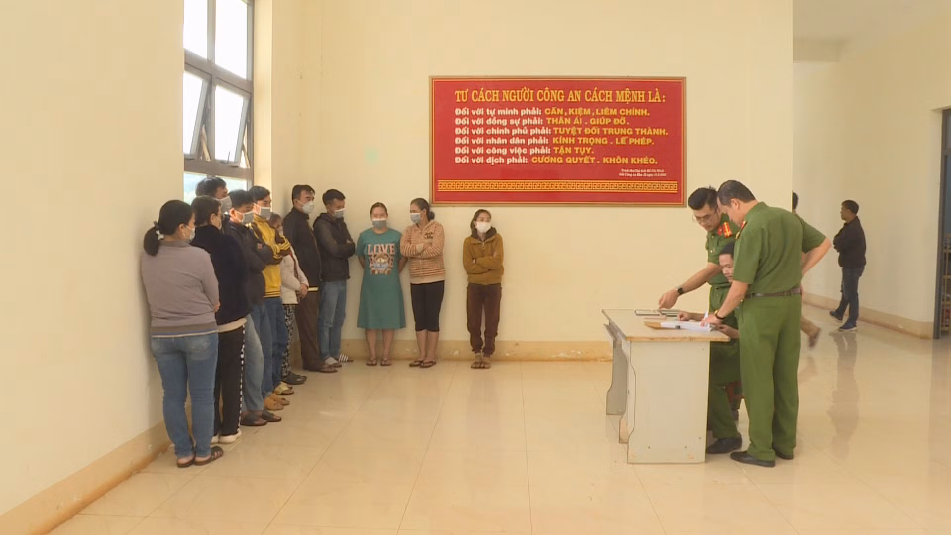 Nữ quái 9x cầm đầu đường dây số đề hơn 300 tỷ -0
