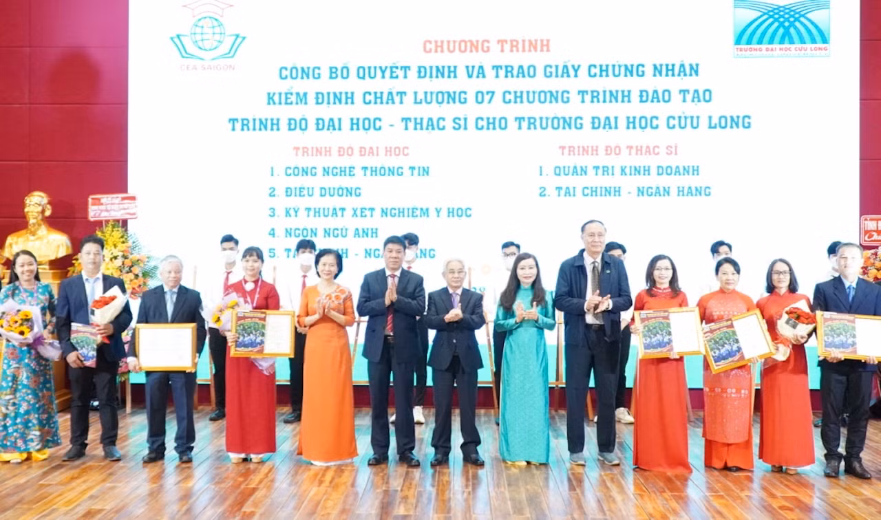 Trường ĐH Cửu Long có thêm 7 chương trình đào tạo được chứng nhận kiểm định chất lượng -0