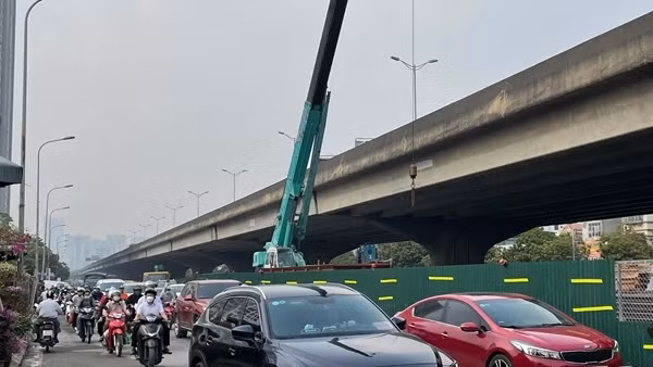 Hà Nội tổ chức lại giao thông tại nhiều điểm "nóng" ùn tắc