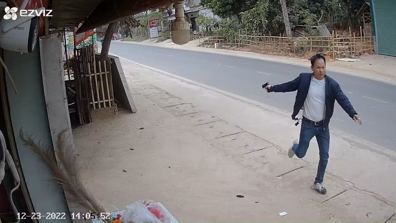 Truy bắt đối tượng vận chuyển 22 bánh heroin dùng súng chống trả lực lượng Công an -0