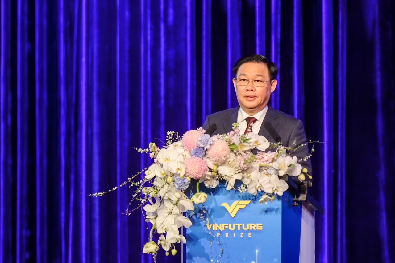 Giải thưởng chính VINFUTURE 2022 trị gía 3 triệu đô được trao cho 5 nhà khoa học phát minh ra công nghệ mạng toàn cầu -0