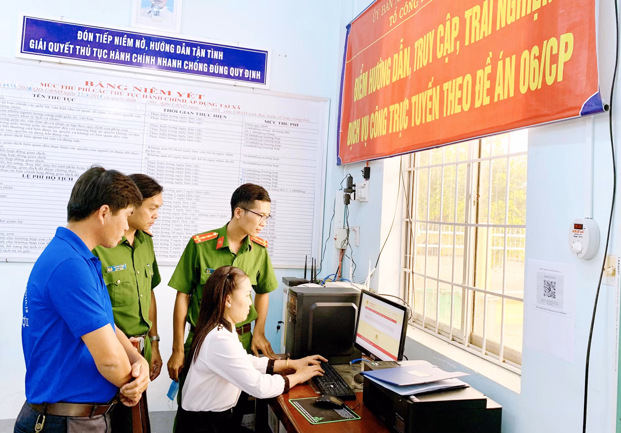 Bạc Liêu ra mắt điểm truy cập dịch vụ công trực tuyến -0