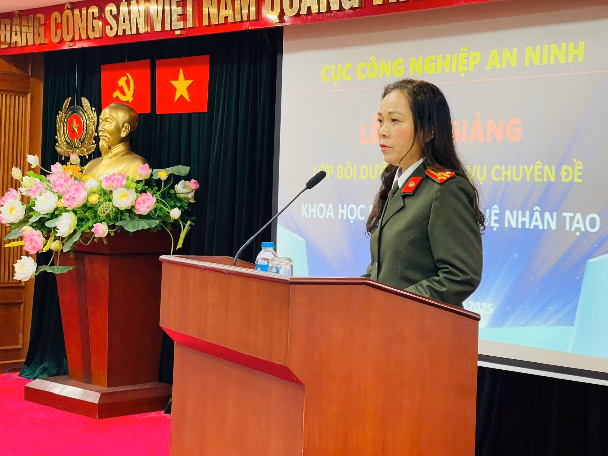 Bồi dưỡng nghiệp vụ về khoa học dữ liệu và trí tuệ nhân tạo cho cán bộ quản lý của Cục Công nghiệp an ninh -0